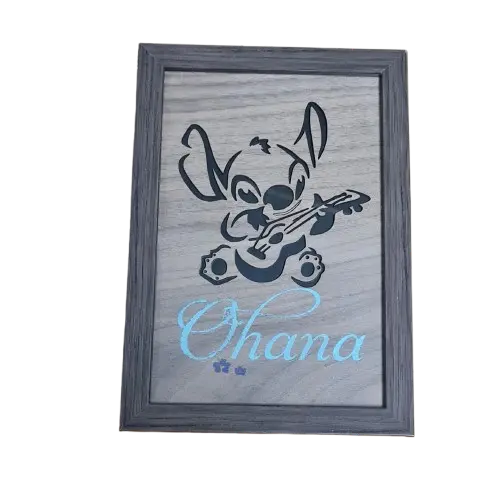 Cadre Stitch avec guitare